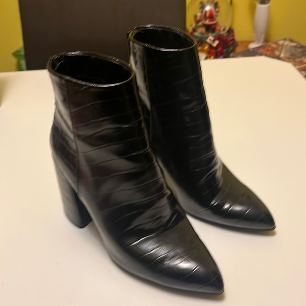 Steve Madden faux black crocodile boots. Man-made material. 2 1/2 inch heel.